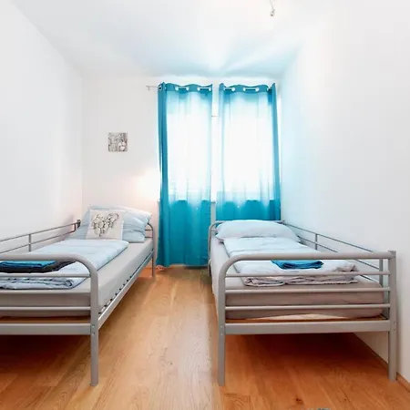 Modern Apartment With Terracce Top 3 Apartment